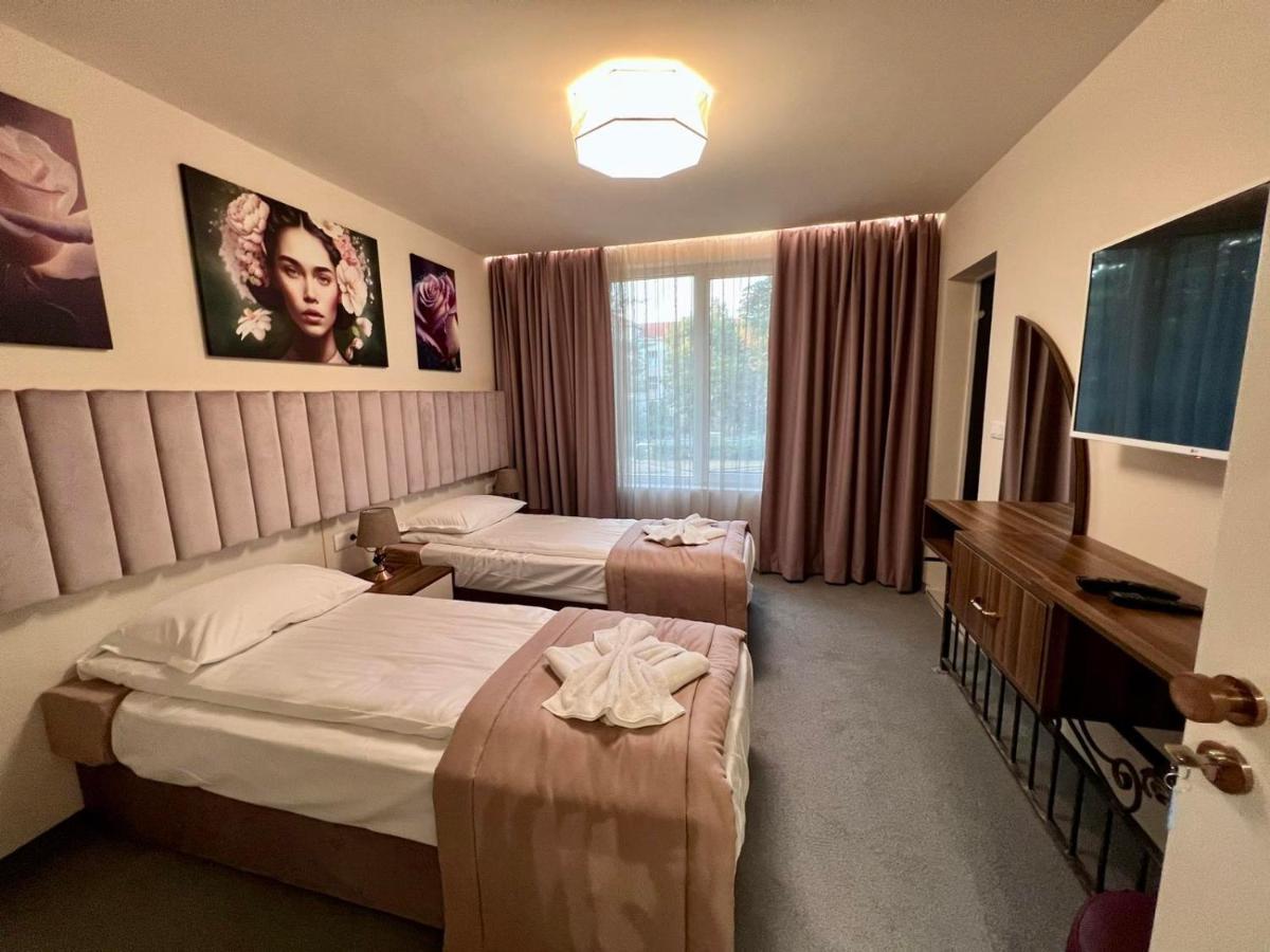 Floral Boutique Hotel Pleven Exteriör bild