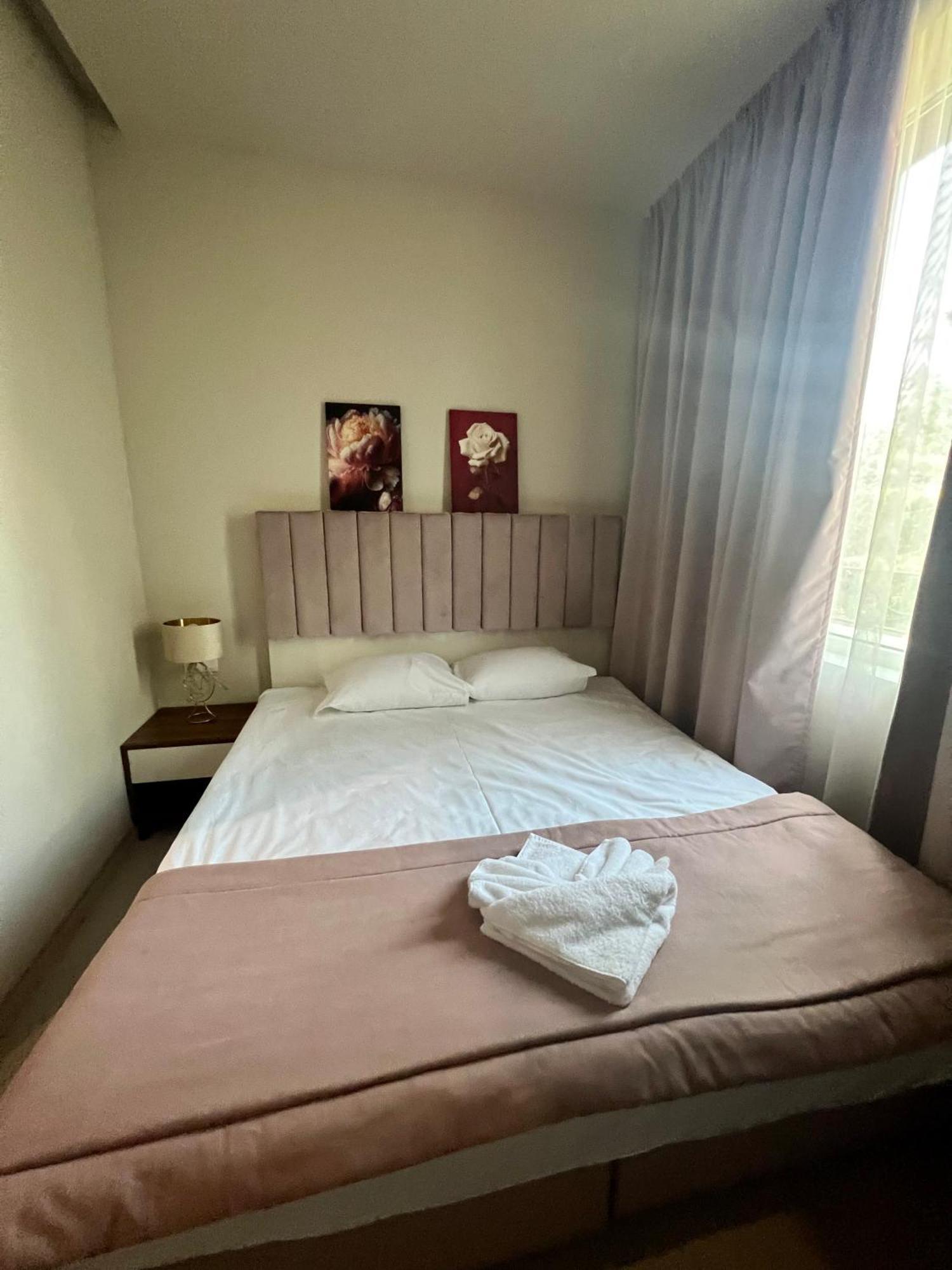 Floral Boutique Hotel Pleven Exteriör bild